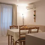 Vale *